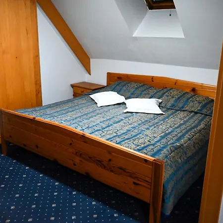 Kristal Hotel